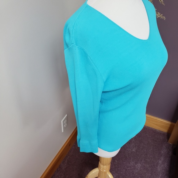 Top - Picture 2 of 7